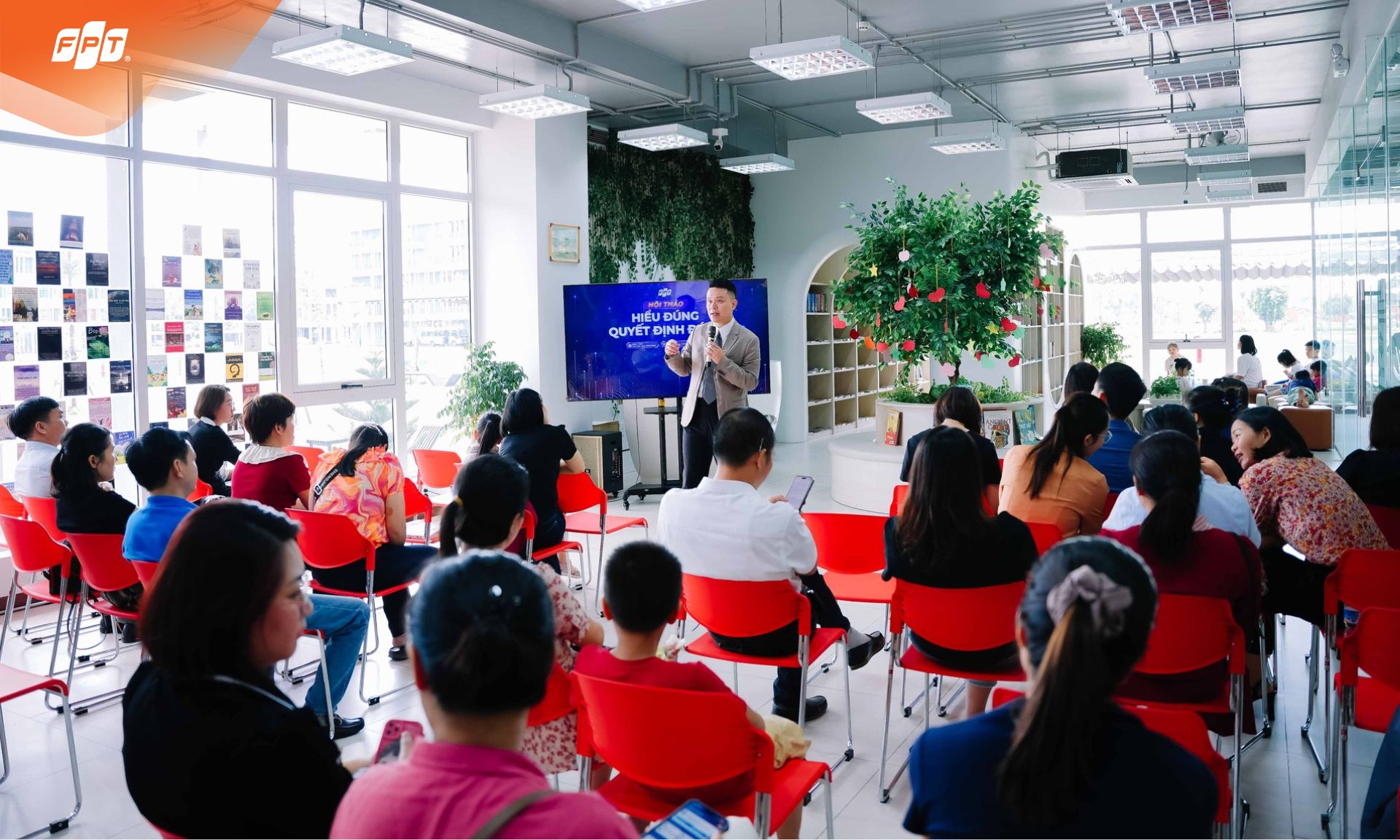 FPT School Thanh Hóa thu hút hàng trăm phụ huynh học sinh | FPT Schools