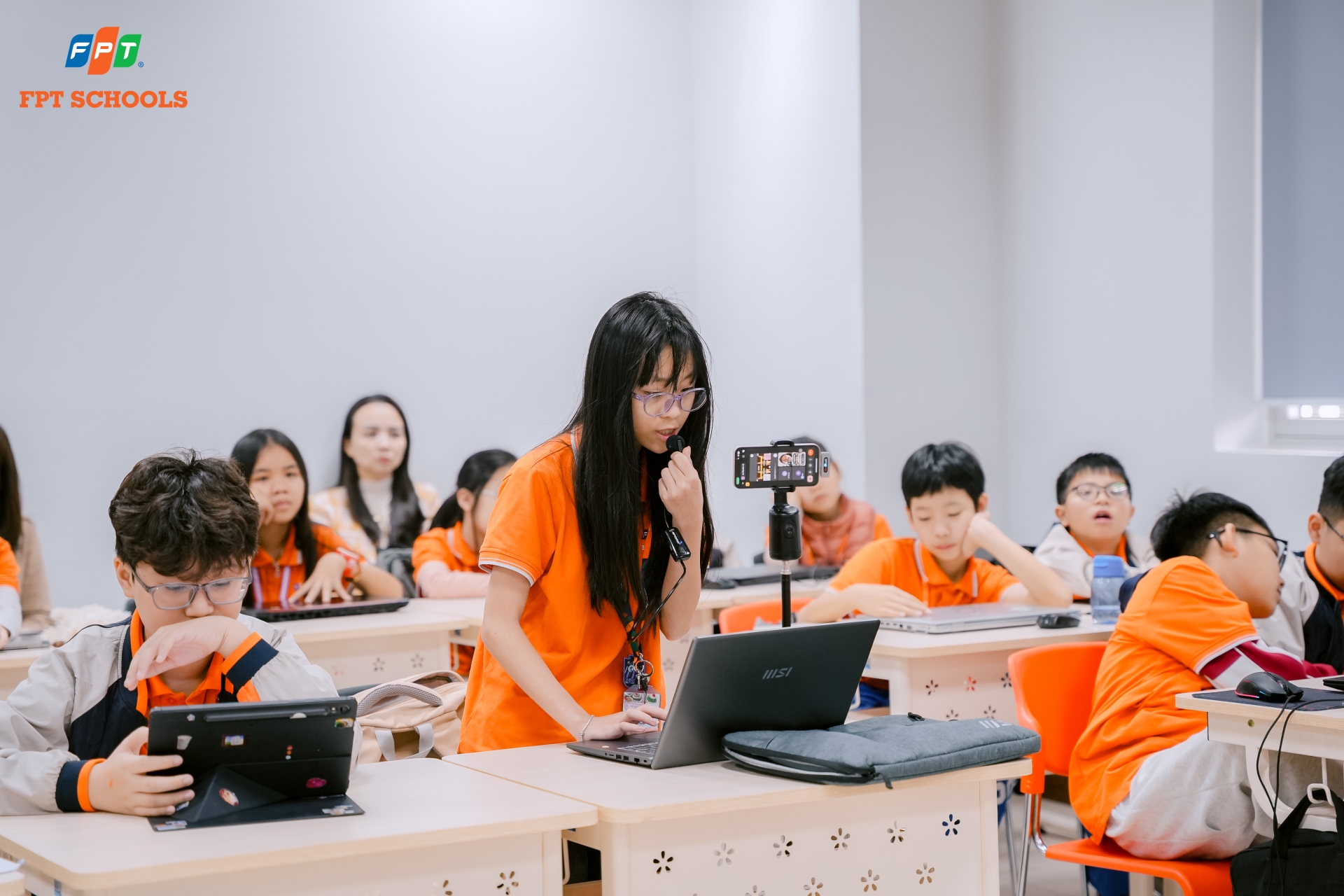 Học sinh Nhà F Thanh Hóa học tiếng Anh qua tranh luận liên trường