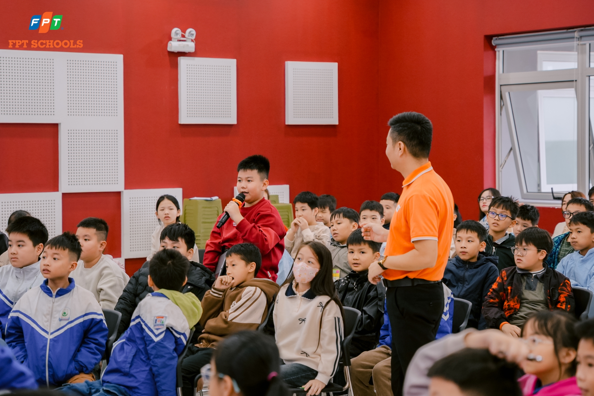 Gần 400 học sinh tham gia buổi đào tạo trực tiếp thứ 3 trước thềm FPT Schools AI & Robotics Challenge 2026