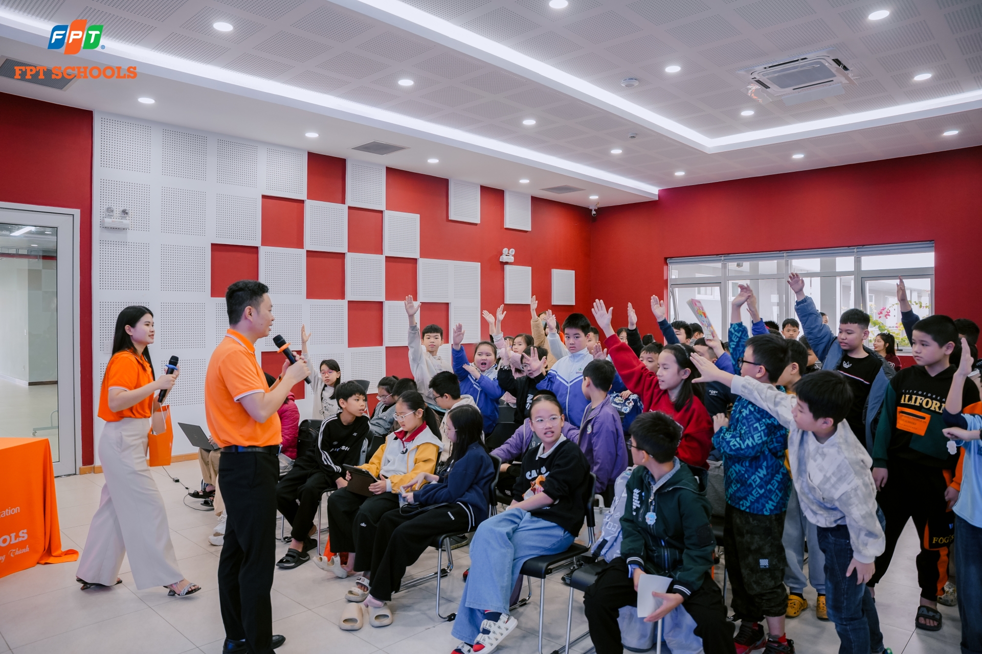 Gần 400 học sinh tham gia buổi đào tạo trực tiếp thứ 3 trước thềm FPT Schools AI & Robotics Challenge 2026