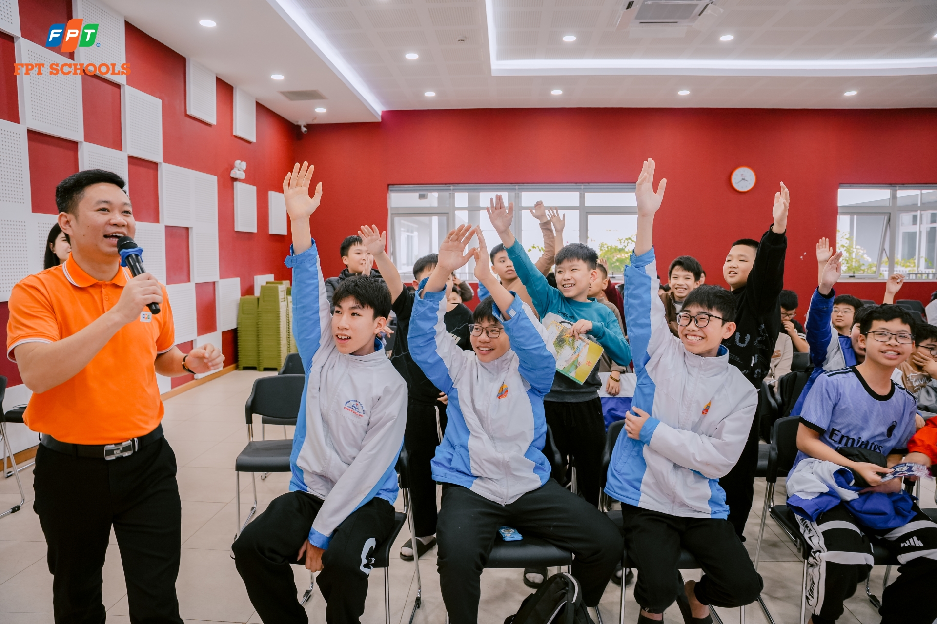 Gần 400 học sinh tham gia buổi đào tạo trực tiếp thứ 3 trước thềm FPT Schools AI & Robotics Challenge 2026