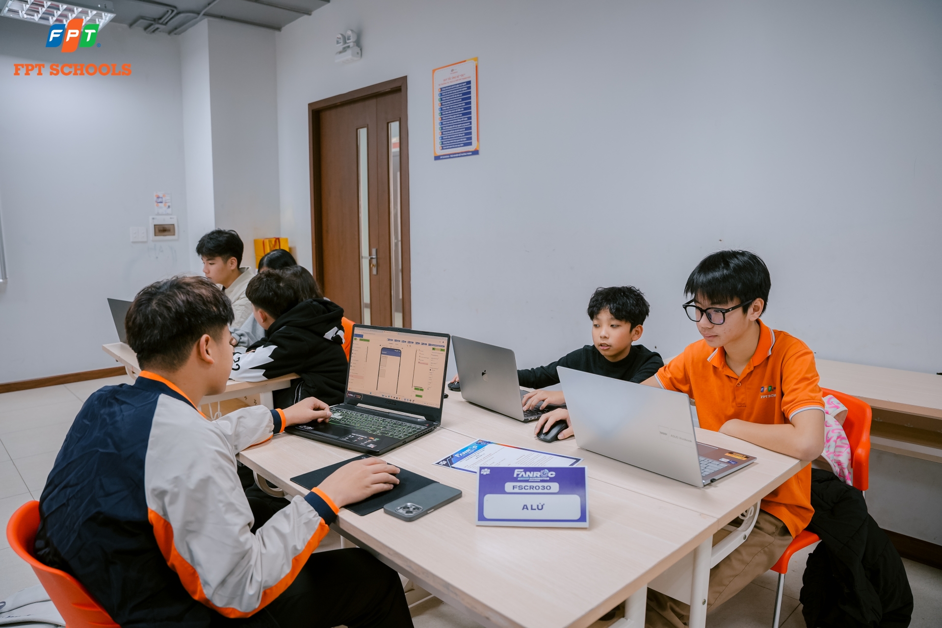 Lộ diện các đội thi xuất sắc Nhà F tiếp tục bước vào vòng trong của cuộc thi FAnRoC