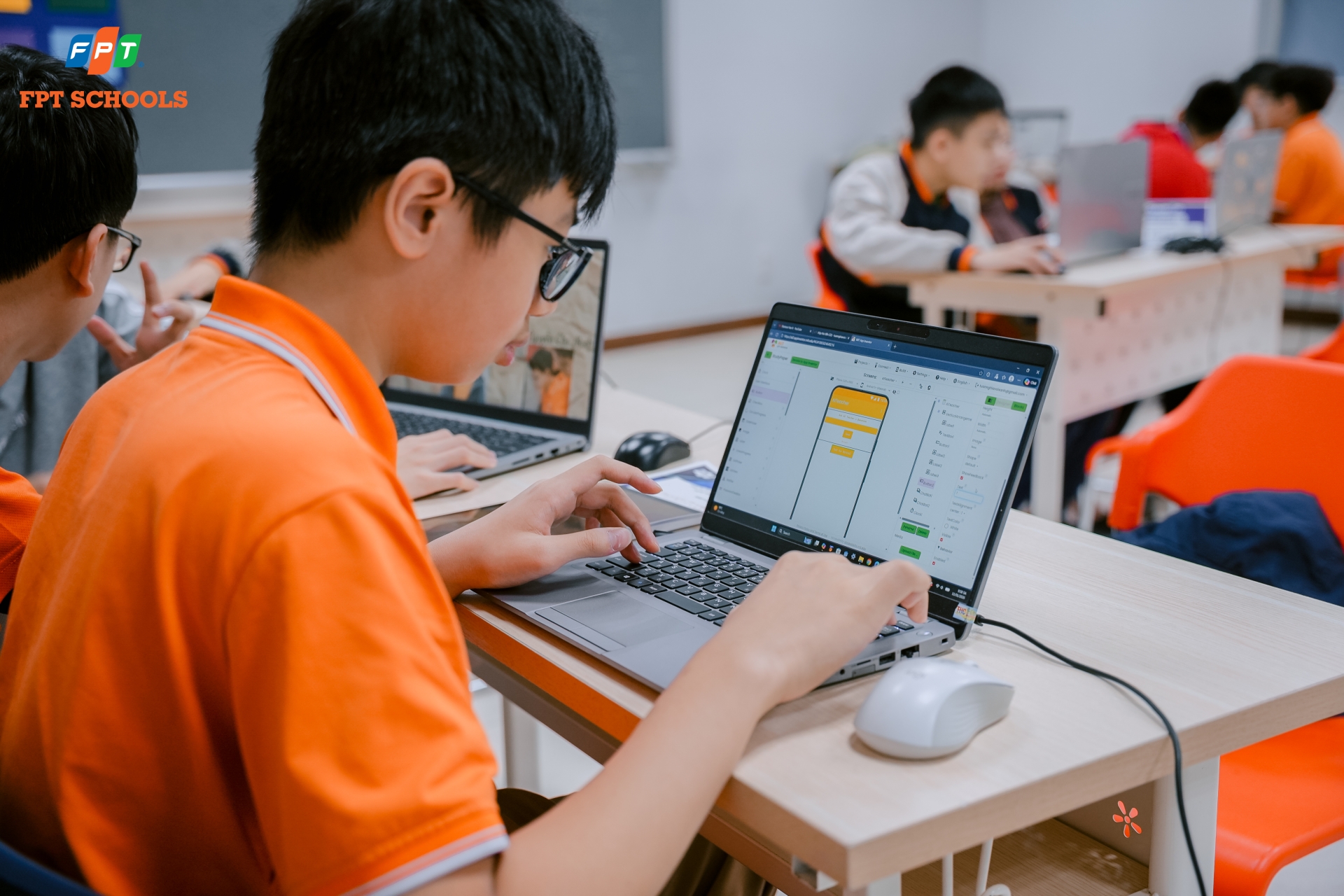 Lộ diện các đội thi xuất sắc Nhà F tiếp tục bước vào vòng trong của cuộc thi FAnRoC