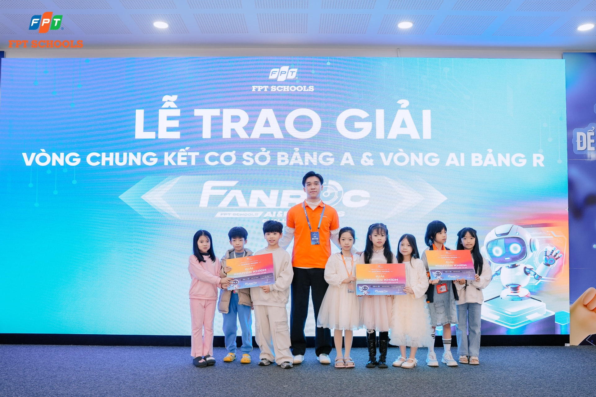 Lộ diện các đội thi xuất sắc Nhà F tiếp tục bước vào vòng trong của cuộc thi FAnRoC