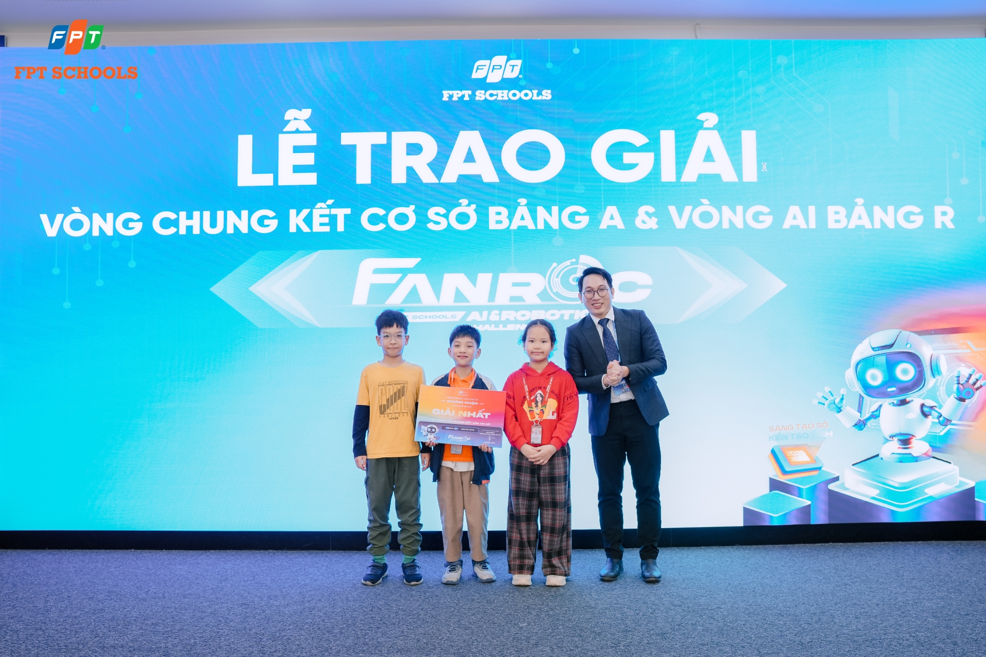 Lộ diện các đội thi xuất sắc Nhà F tiếp tục bước vào vòng trong của cuộc thi FAnRoC