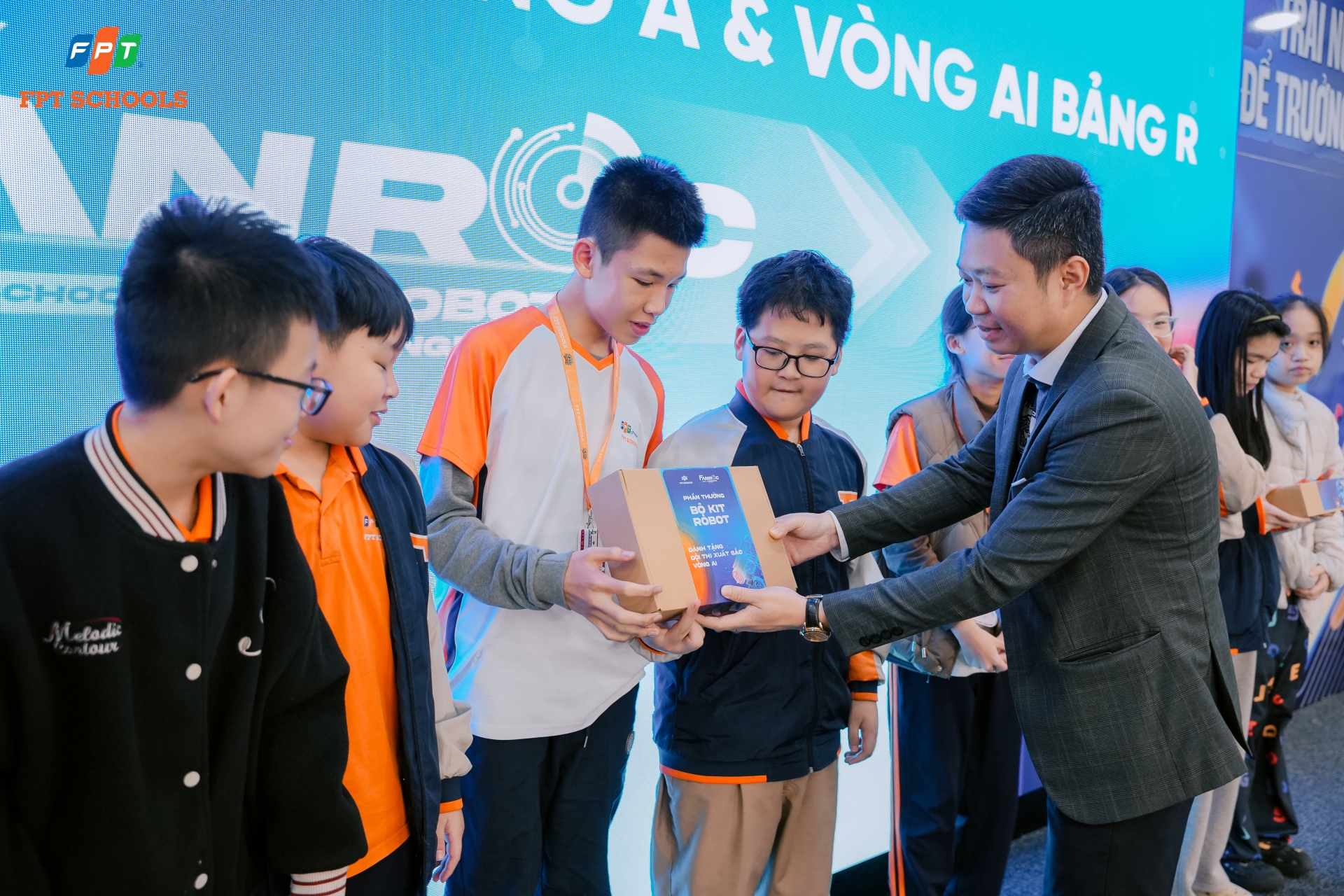 Lộ diện các đội thi xuất sắc Nhà F tiếp tục bước vào vòng trong của cuộc thi FAnRoC