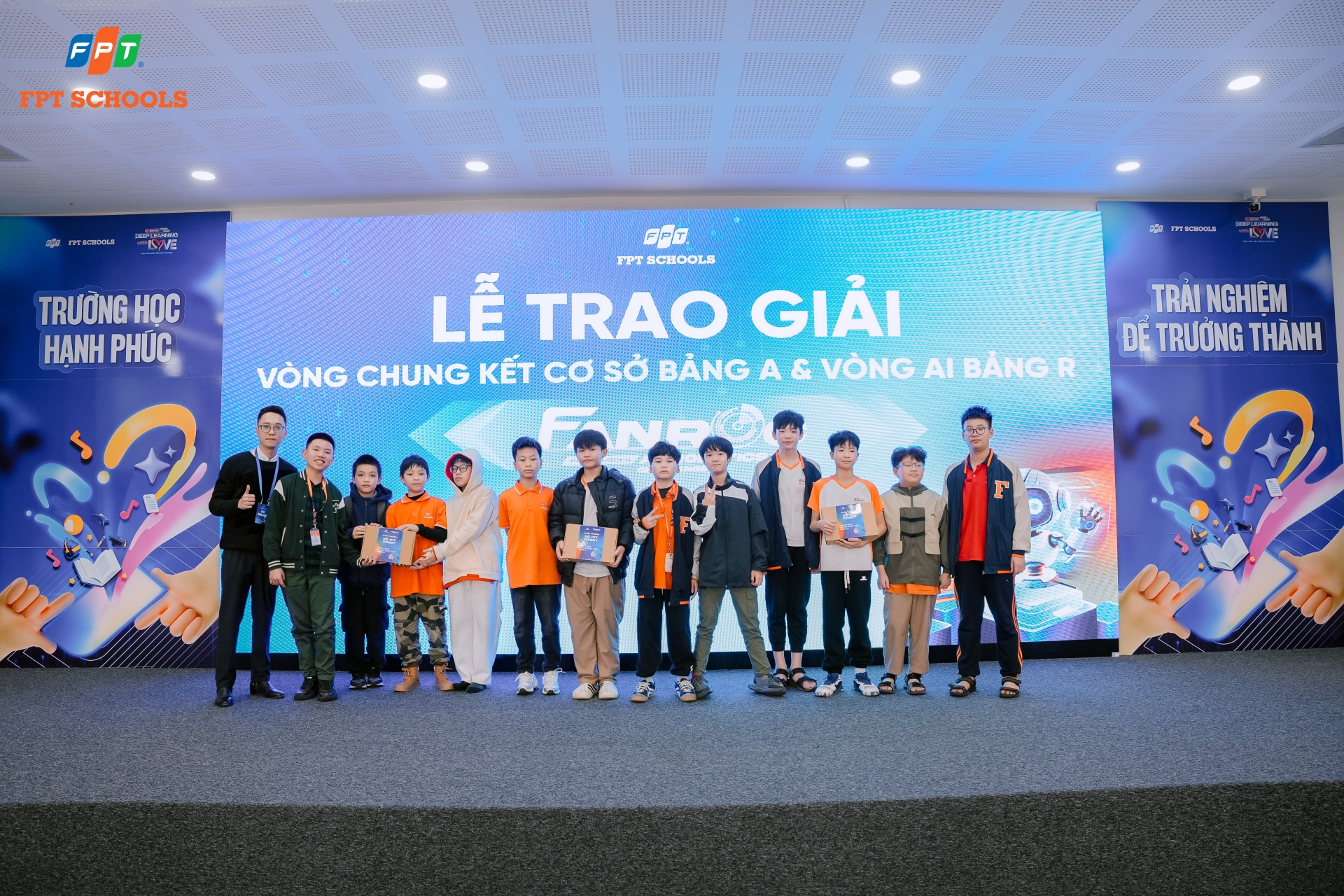 Lộ diện các đội thi xuất sắc Nhà F tiếp tục bước vào vòng trong của cuộc thi FAnRoC