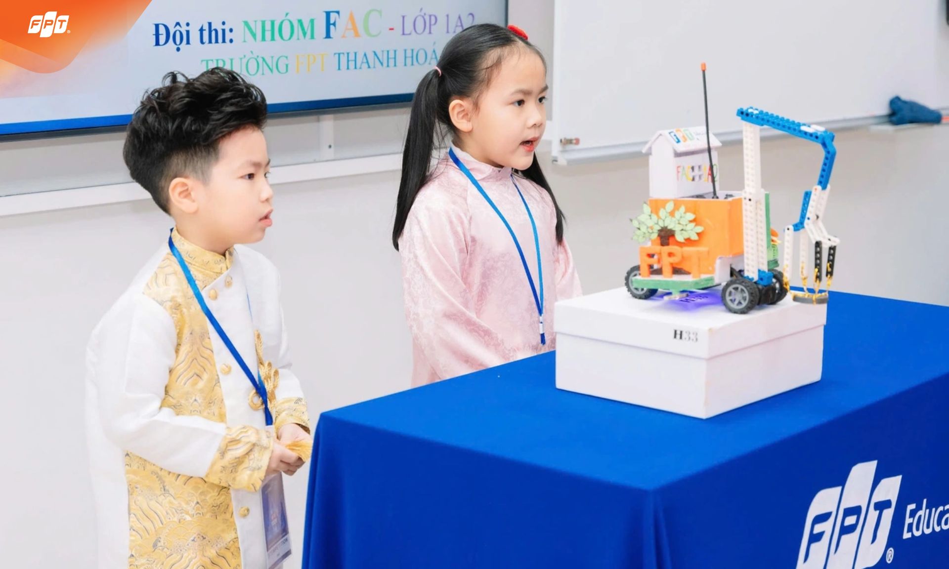Học sinh FPT trình bày ý tưởng sáng tạo tại cuộc thi FSchools STEMPetition.