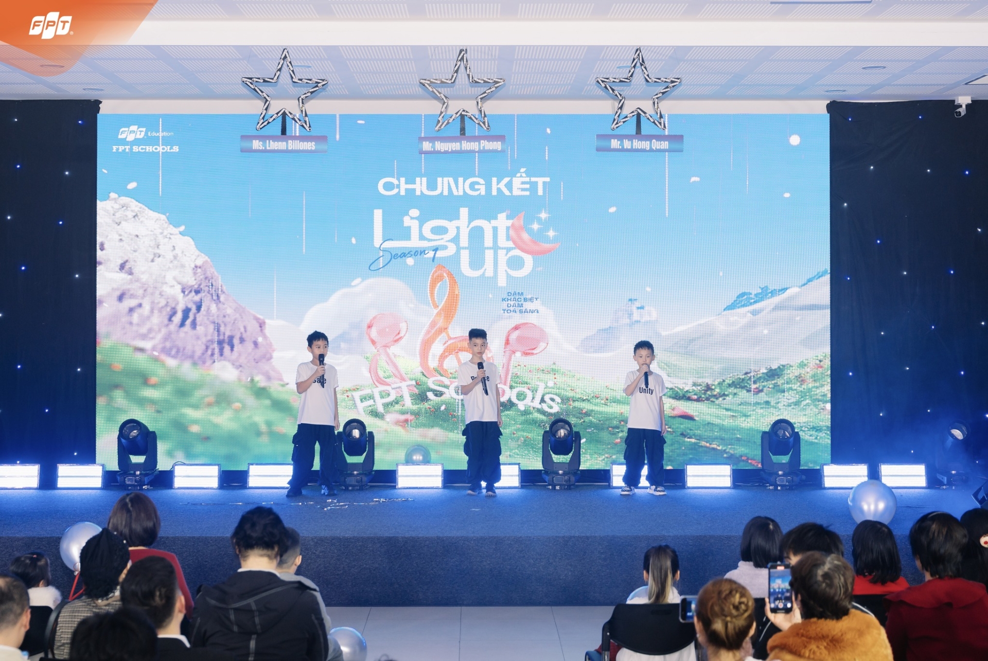 Light Up 2025: Sân khấu của những giấc mơ nhỏ biết toả sáng