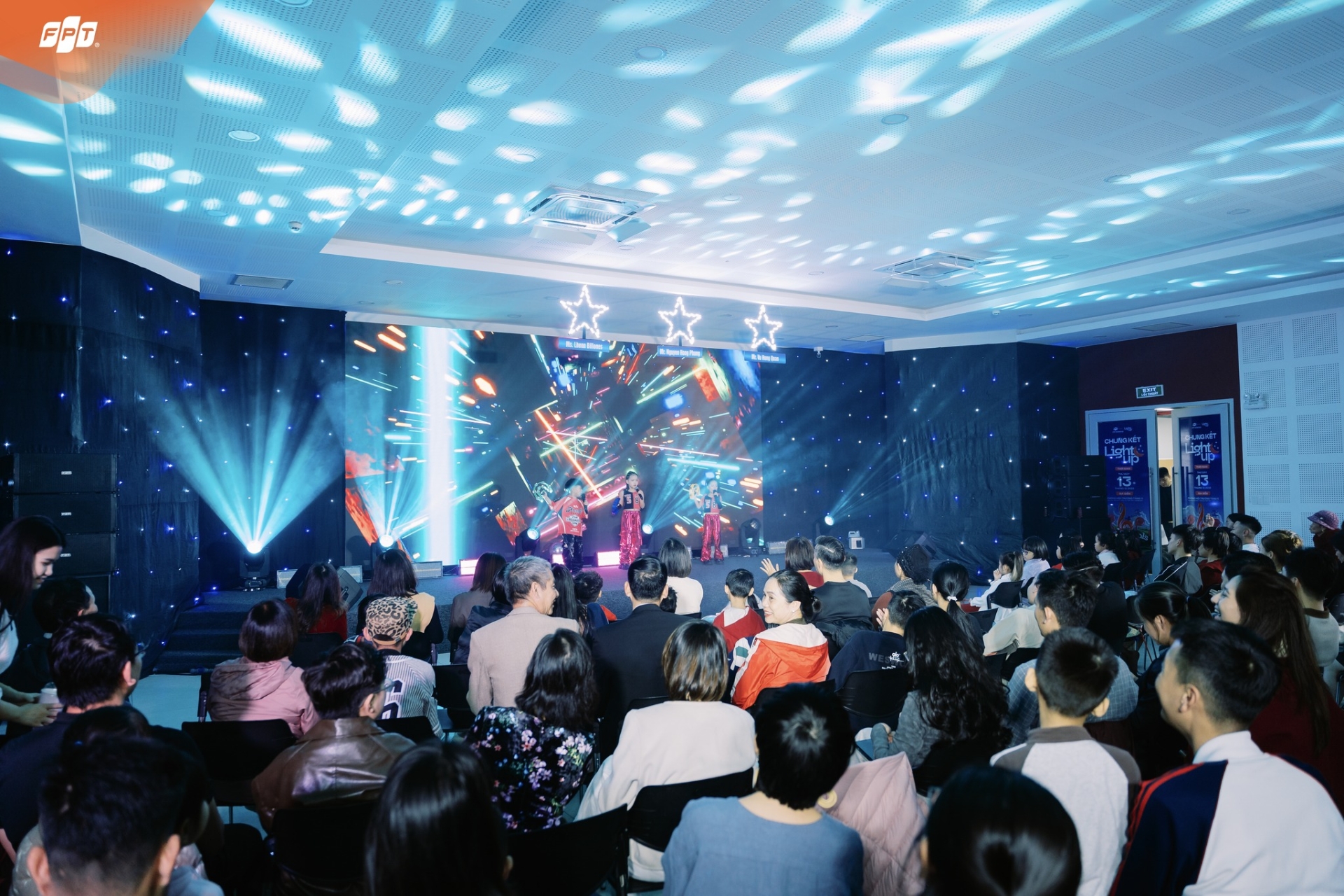 Light Up 2025: Sân khấu của những giấc mơ nhỏ biết toả sáng