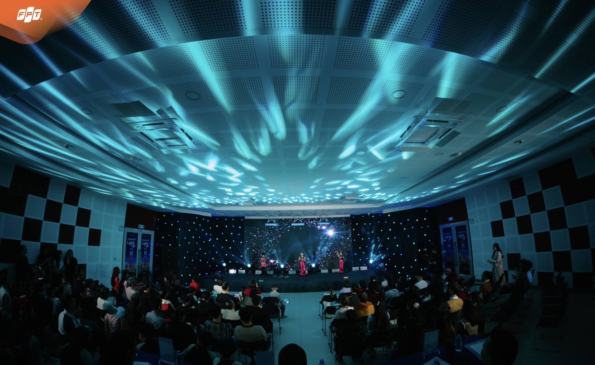 Light Up 2025: Sân khấu của những giấc mơ nhỏ biết toả sáng