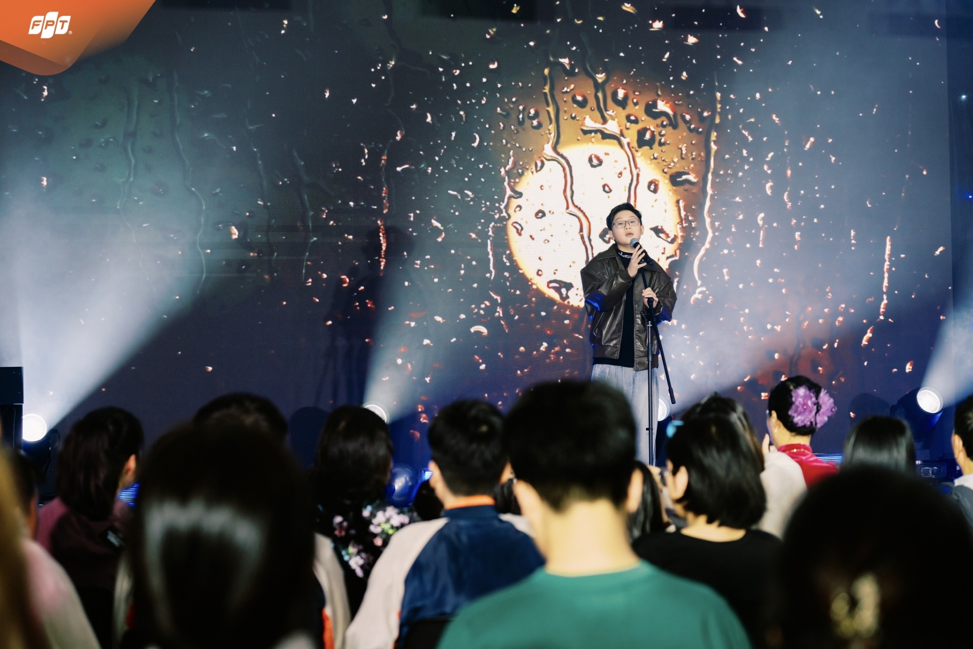 Sân khấu Light Up - Nơi học sinh Fschool Thanh Hoá dám bước lên và toả sáng