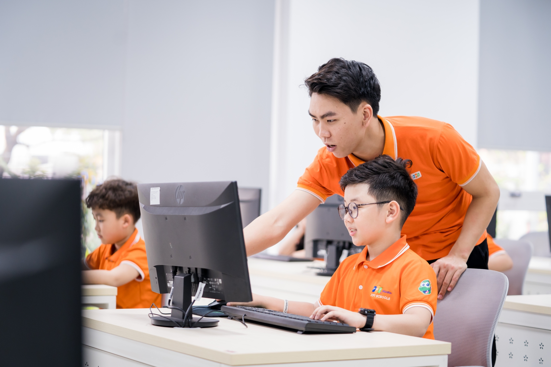 HỌC SINH LÀM CHỦ CÔNG NGHỆ