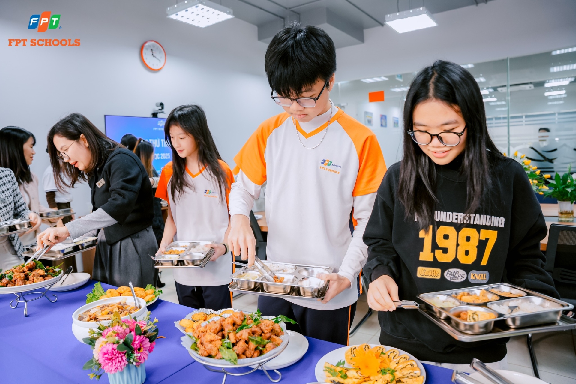 Học sinh, giáo viên Fschool Thanh Hóa hào hứng trải nghiệm thực đơn bán trú mới