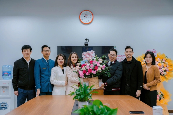 Lãnh đạo UBND Phường Quảng Phú thăm và chúc mừng Trường Tiểu Học, THCS & THPT FPT Thanh Hoá nhân ngày 20/11