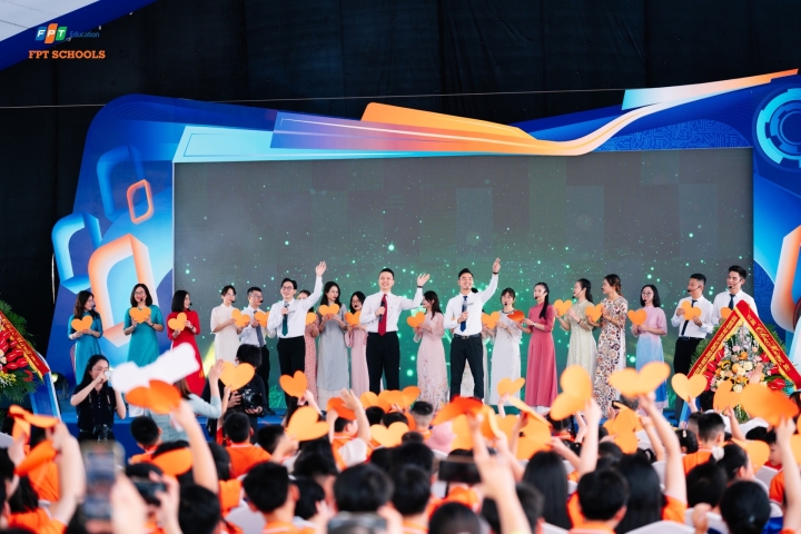 FPT School Thanh Hóa tổ chức lễ khai giảng đầu tiên với chủ đề “Trải nghiệm thế giới thông minh