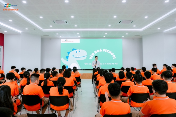 Học sinh K1 Fschool Thanh Hóa học văn hóa nhà F ngay trong ngày đầu nhập học