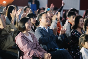 Sân khấu Light Up - Nơi học sinh Fschool Thanh Hoá dám bước lên và toả sáng