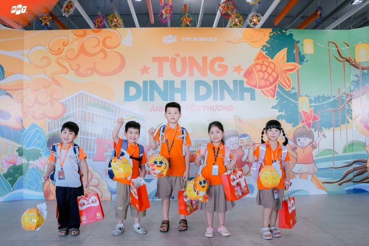 Các FSchoolers khoe tài khéo tay tại Ngày hội Trăng rằm Trường FPT Thanh Hoá