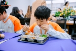 Học sinh, giáo viên Fschool Thanh Hóa hào hứng trải nghiệm thực đơn bán trú mới