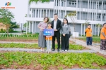 Học sinh Nhà F bắt đầu hành trình chăm sóc những luống rau xanh tại Vườn sinh học