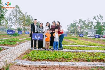 Học sinh Nhà F bắt đầu hành trình chăm sóc những luống rau xanh tại Vườn sinh học